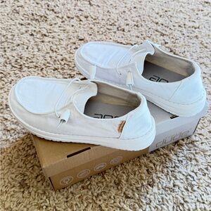 Hey Dude Women's White Moccasins